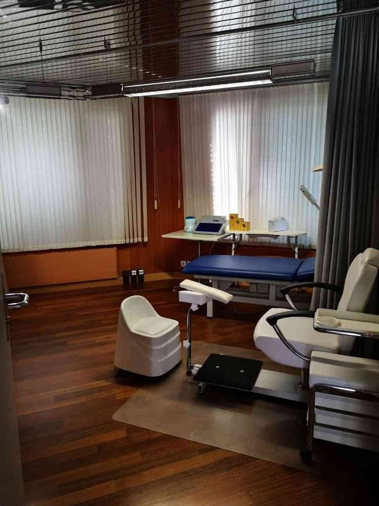 10 rooms Office & Commercial to buy in Delémont - image 1/13