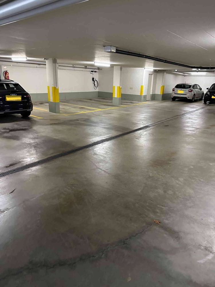 Parkplatz in Tiefgarage - Ansicht 2