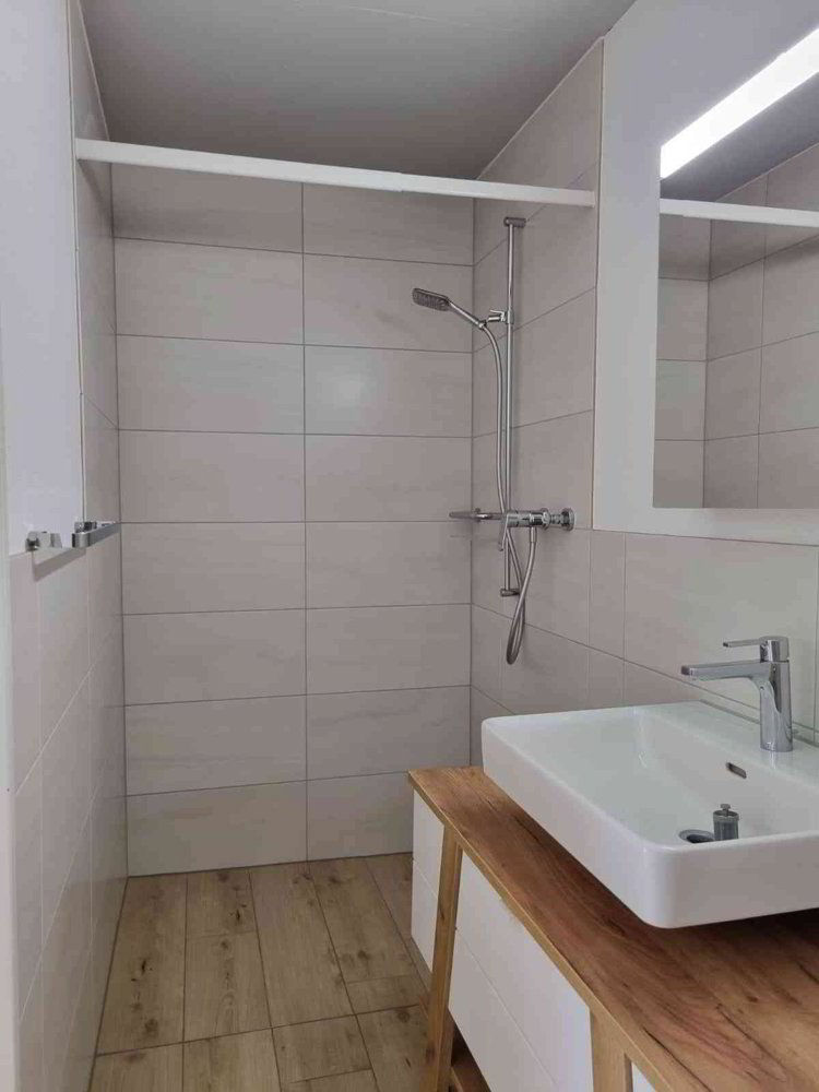 Appartement 3.5 pièces à louer à Seewis-Pardisla - image 1/9