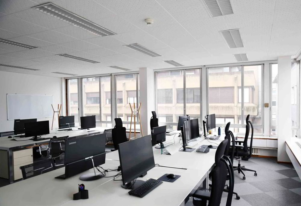 1 rooms Office & Commercial for rent in Chiasso - image 1/8