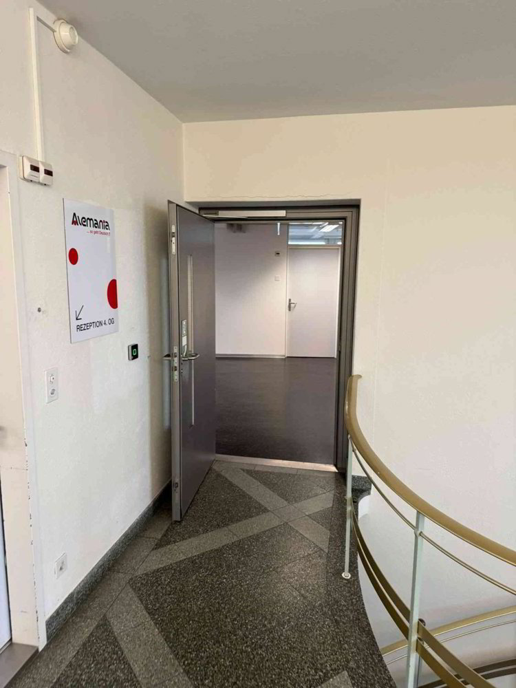 2.5 rooms Office & Commercial for rent in Bern - image 1/10
