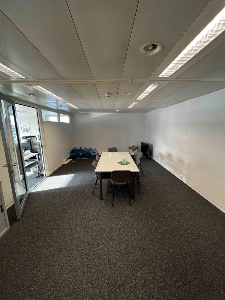 Bureau & Commerce 2 pièces à louer à Dietikon - image 1/6