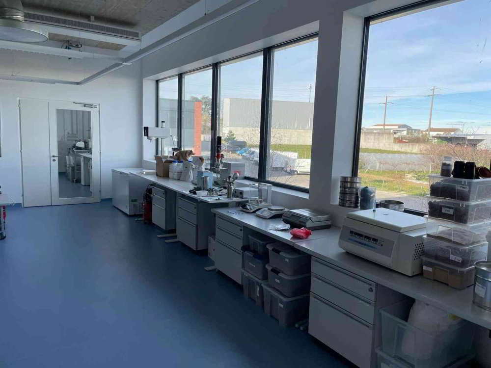 6 rooms Office & Commercial for rent in Etoy - image 1/13