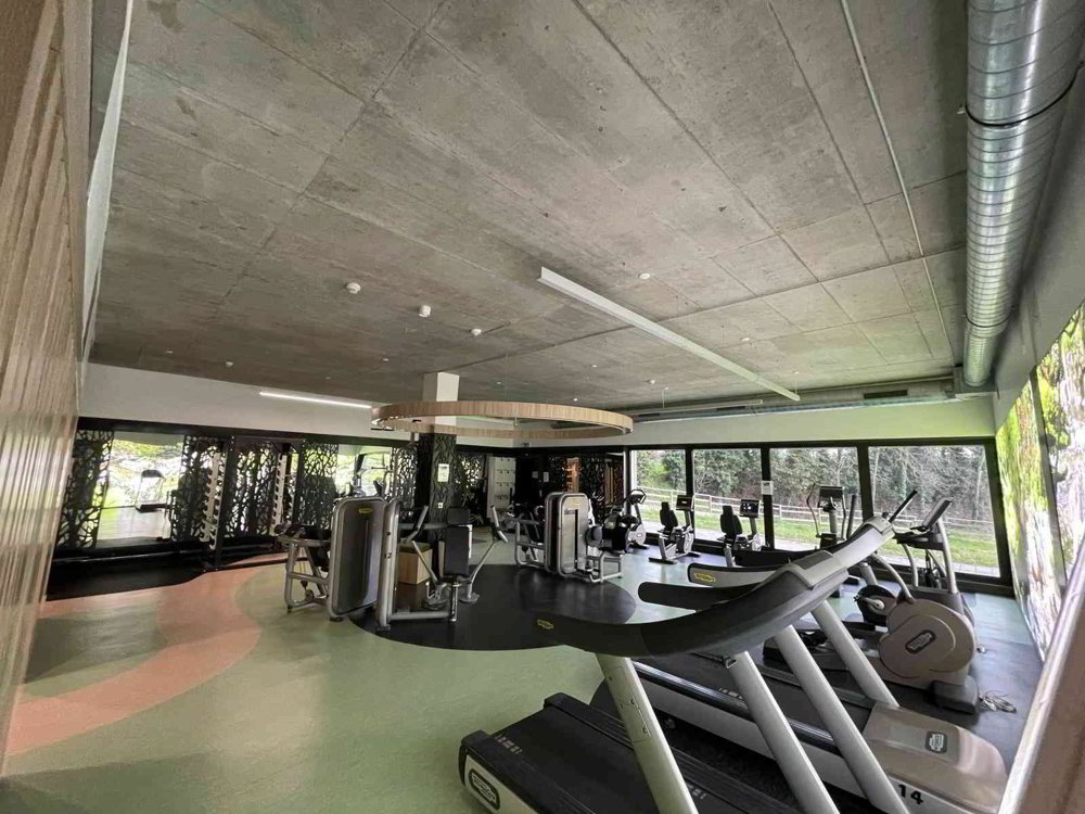 Equipped Workspace&Lab Sublet with Parking and Gym - Mehr