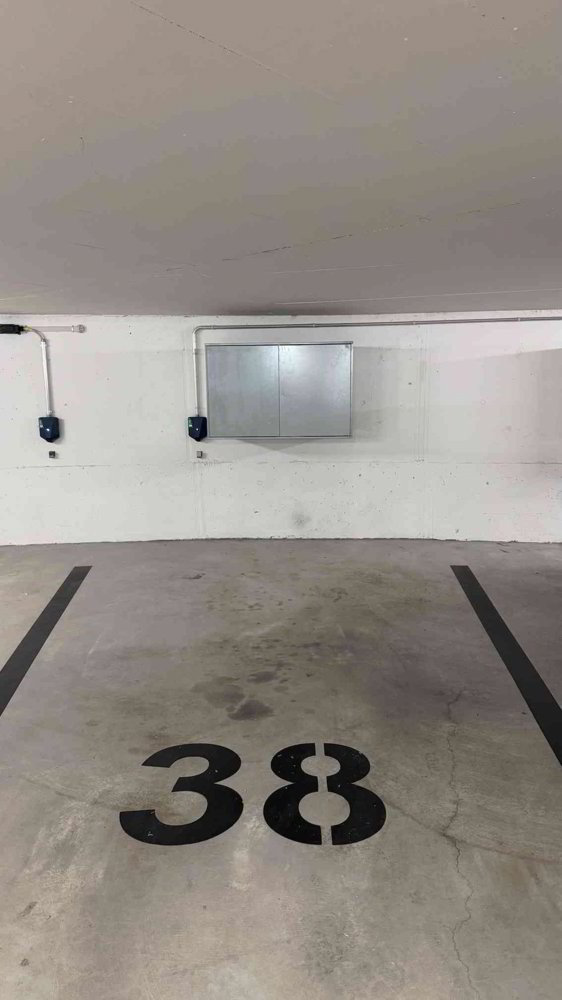 null rooms Car park, garage for rent in Zürich - image 1/1