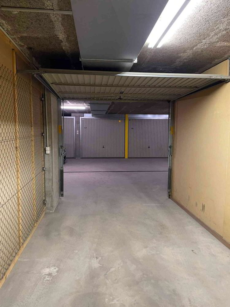null rooms Car park, garage for rent in Stettlen - image 1/8