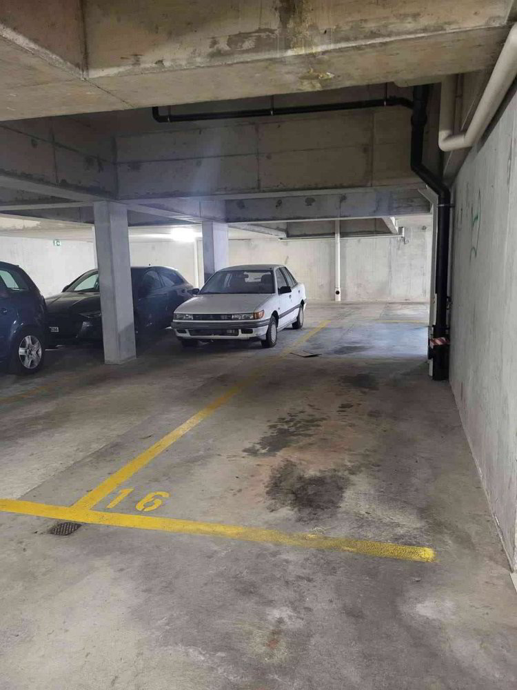 Parcheggio, garage di null locali in affitto a Losanna - immagine 1/1
