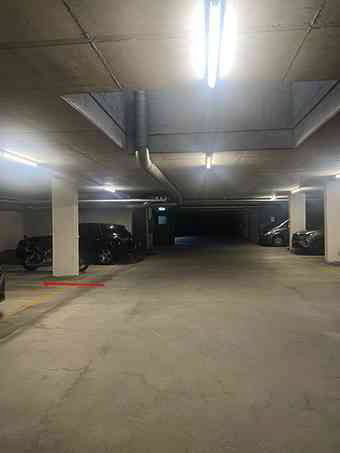 null rooms Car park, garage for rent in Wittenbach - image 1/2