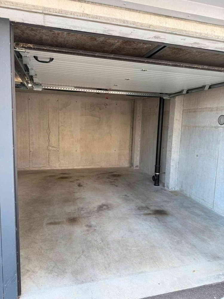 null rooms Car park, garage for rent in Bischofszell - image 1/4