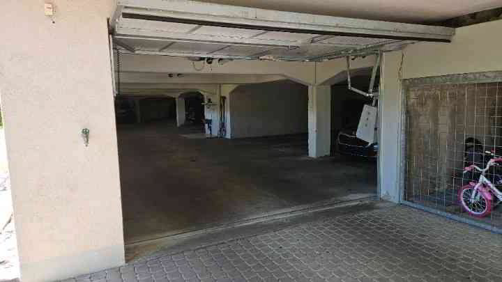 null rooms Car park, garage for rent in Zürich - image 1/2