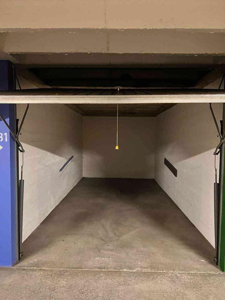 Garage/ car parking covered close to International Organisations - Ansicht 4
