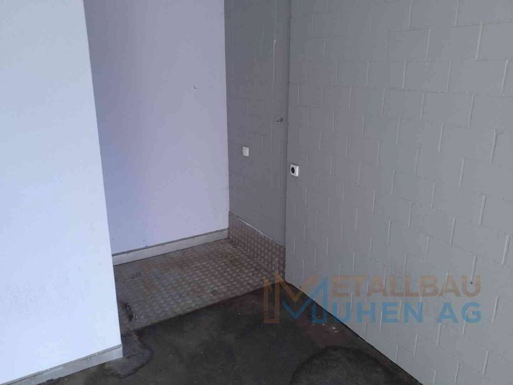 null rooms Car park, garage for rent in Unterentfelden - image 1/2