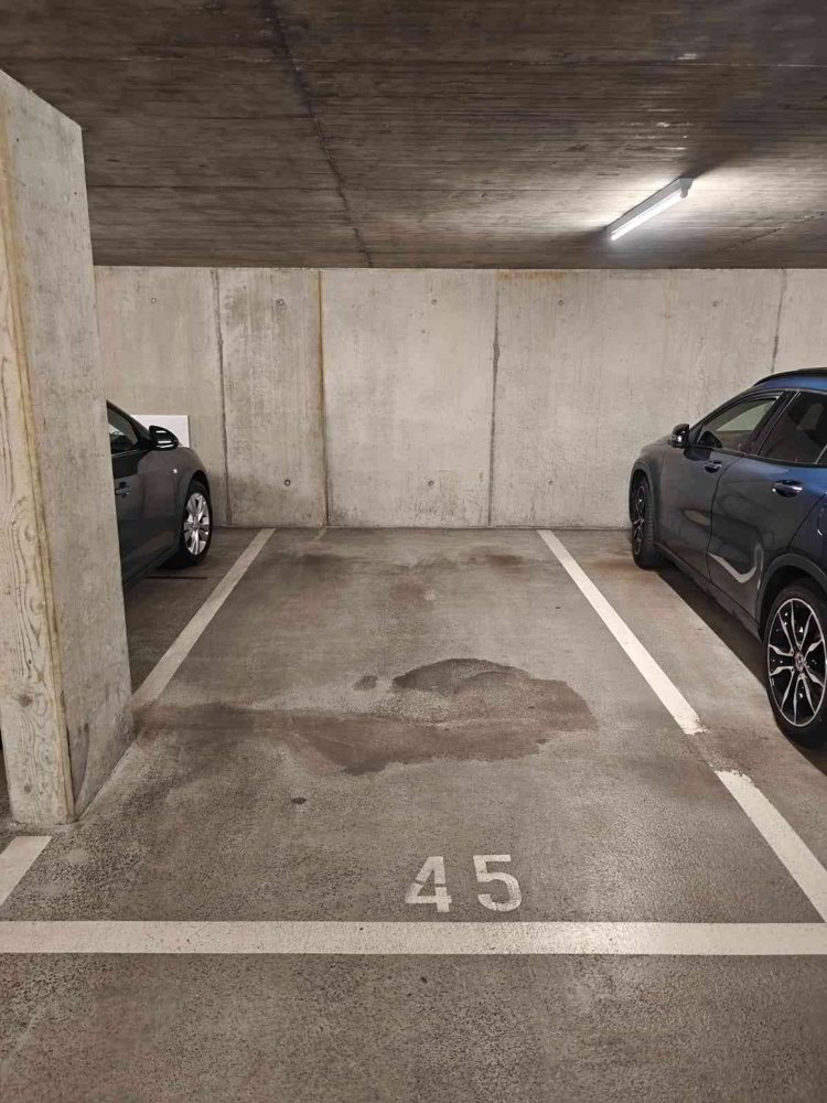 Parking, garage null pièces à louer à Belp - image 1/4