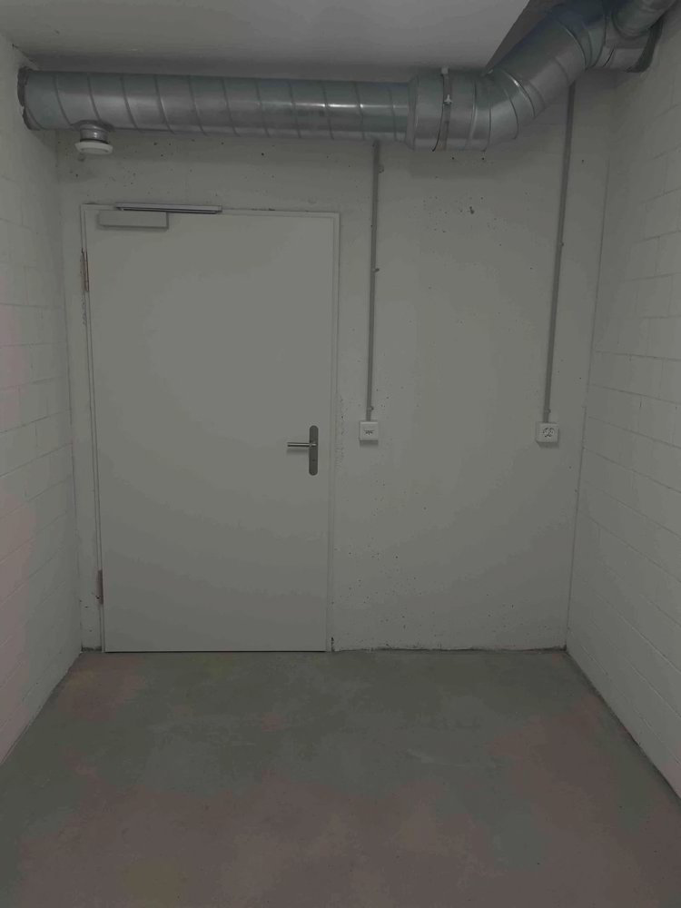 null rooms Car park, garage for rent in Schlieren - image 1/2