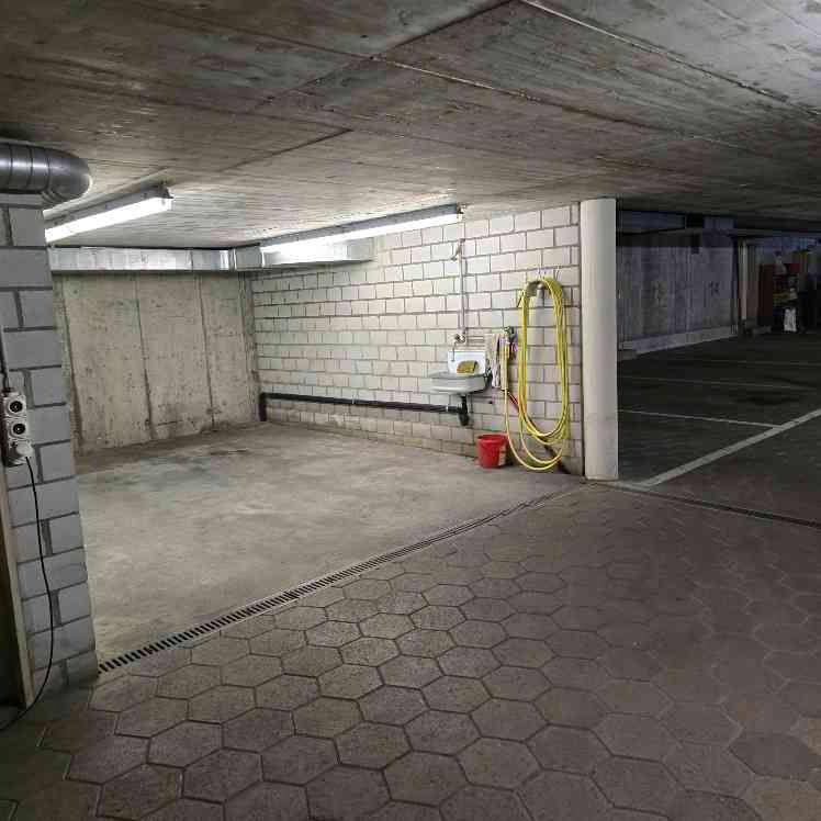 null rooms Car park, garage for rent in Lengnau BE - image 1/3