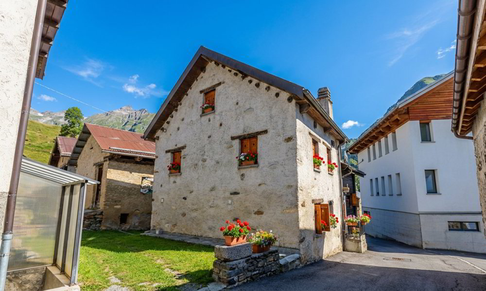 10 rooms House to buy in Campo (Blenio) - image 1/10