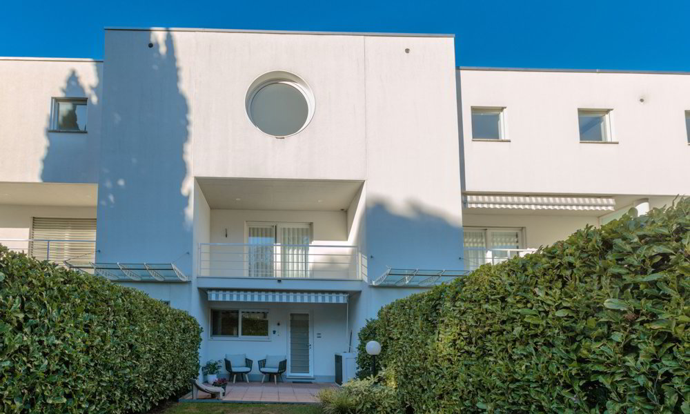 5.5 rooms House to buy in Montagnola - image 1/10