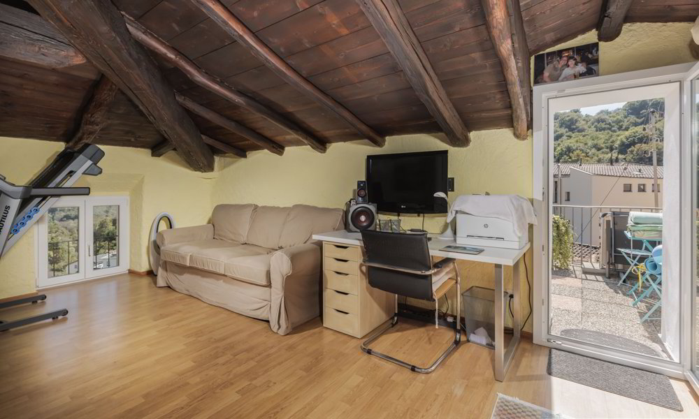 3 rooms Apartment to buy in Tesserete - image 1/9