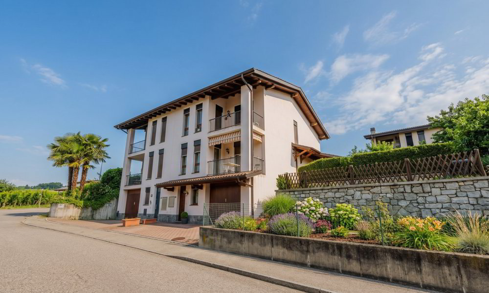 7 rooms House to buy in Ligornetto - image 1/9