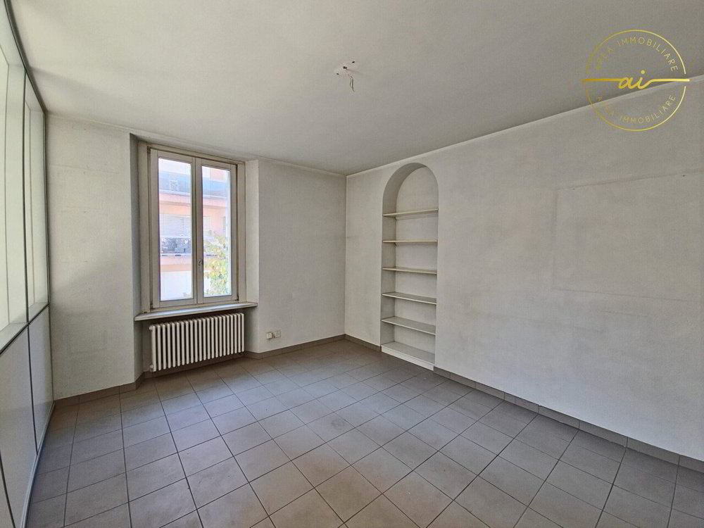 BÜRO IN DER NÄHE DES ZENTRUMS VON CHIASSO - Mehr