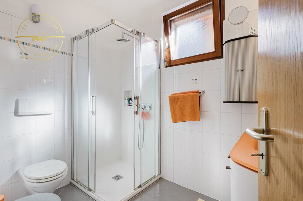 6 rooms House to buy in Riva San Vitale - image 1/13