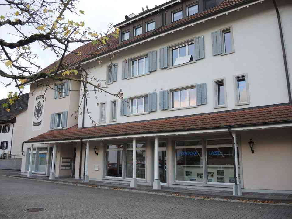 Attraktives Büro-/Ladenlokal an bester Lage mit eigenen Parkplätzen