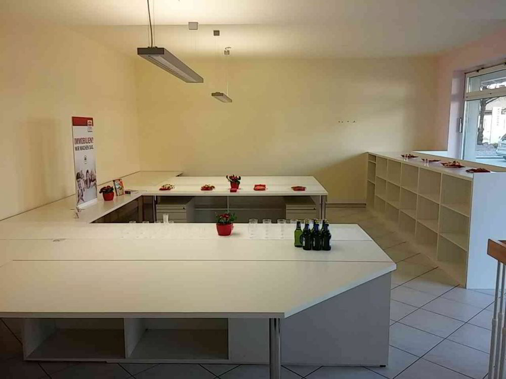 Attraktives Büro-/Ladenlokal an bester Lage mit eigenen Parkplätzen - Ansicht 4
