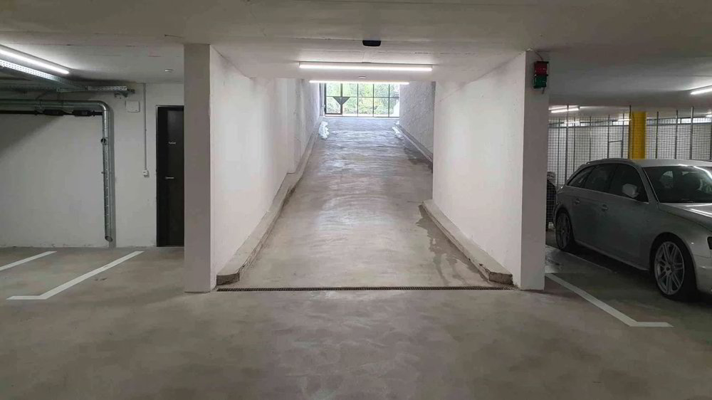 null rooms Car park, garage to buy in St. Gallen - image 1/4
