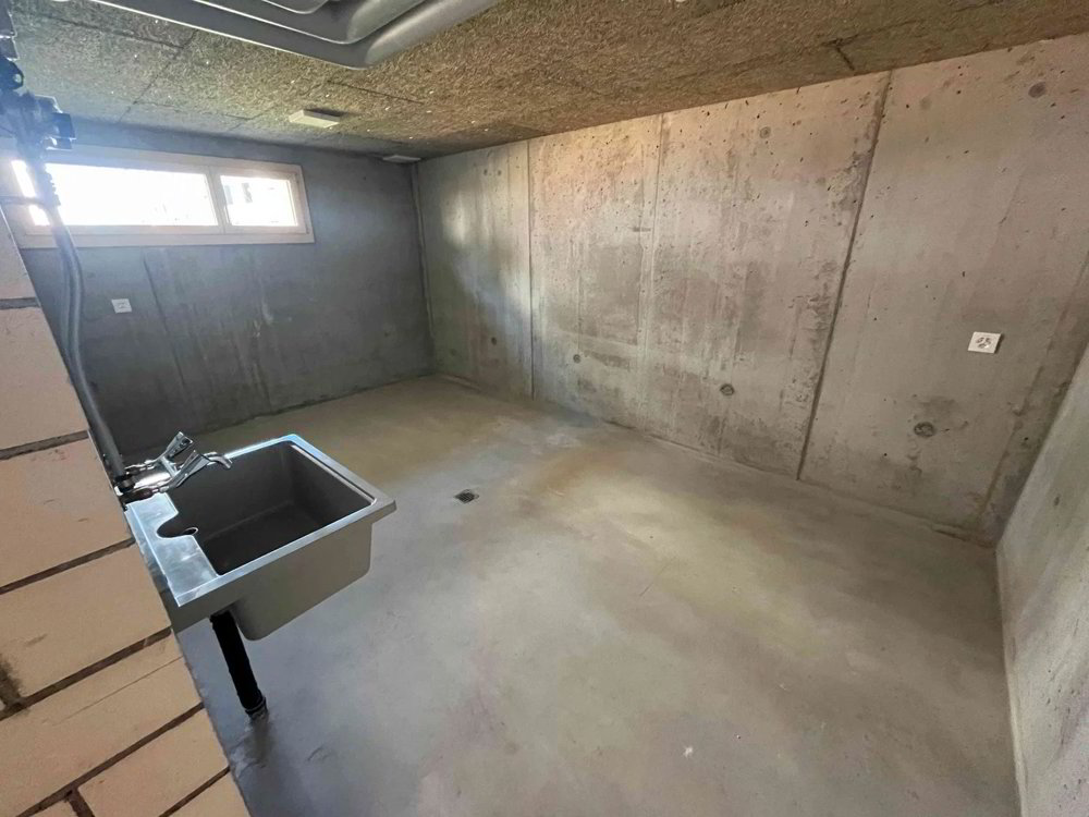 Hobbyraum mit Fenster und Lavabo zu vermieten – Trimmis (Oberdorf)
