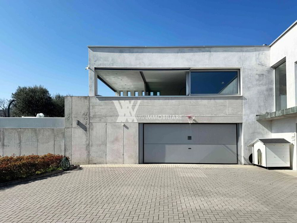 7.5 rooms House to buy in Arzo - image 1/8