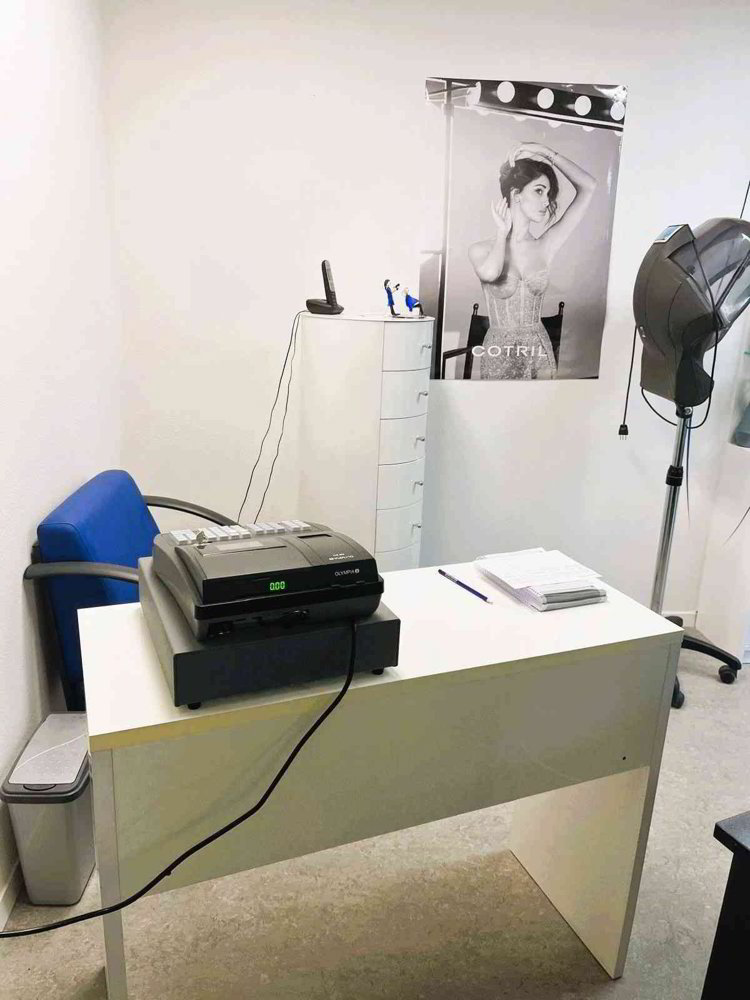 1 rooms Office & Commercial for rent in Bülach - image 1/6