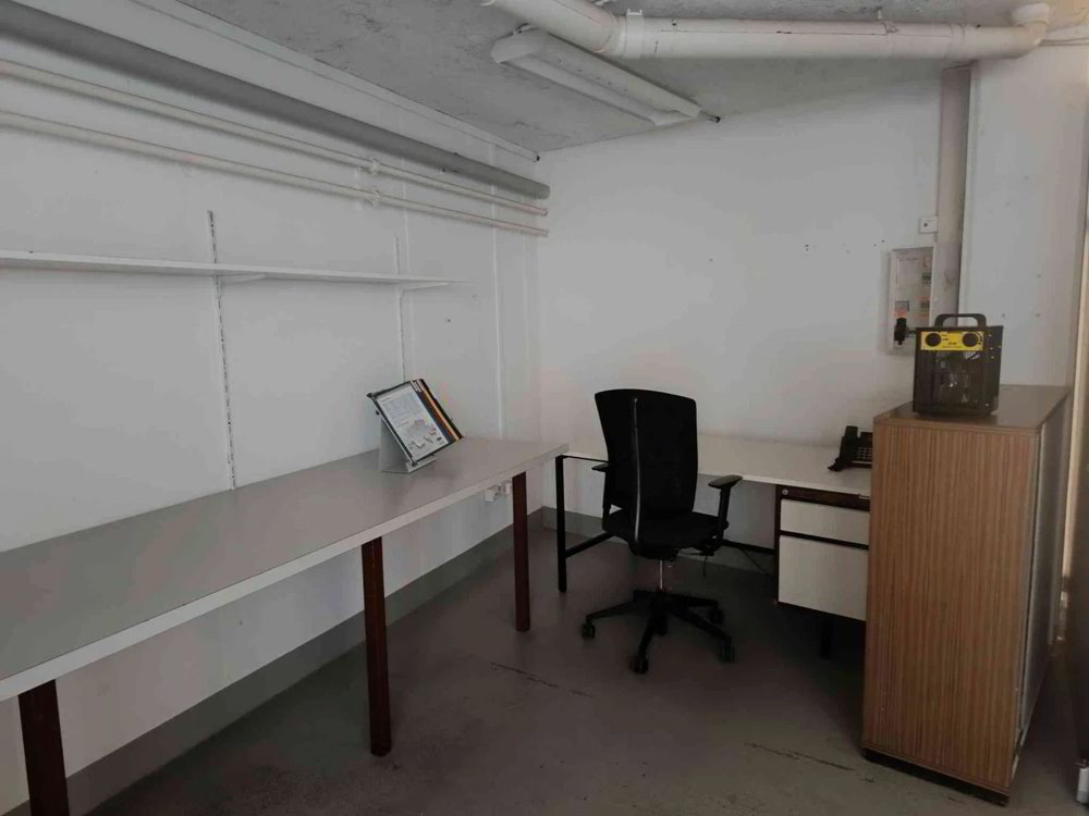 Lagerraum mit Büro und eingebauten Tresor - Ansicht 5