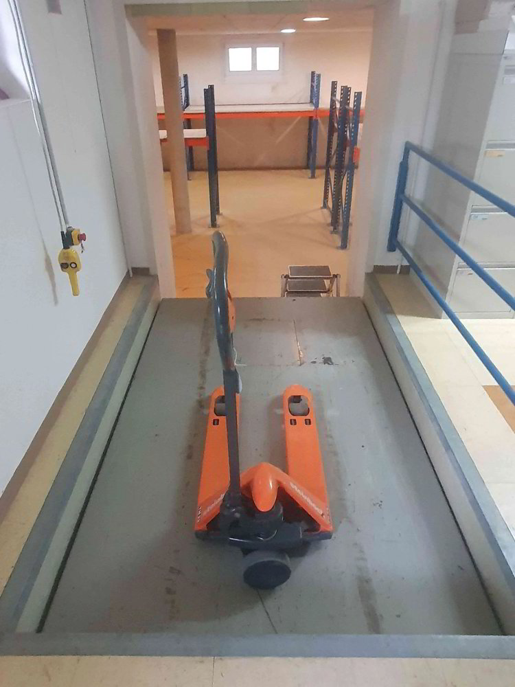 1 rooms Office & Commercial for rent in Dietlikon - image 1/4