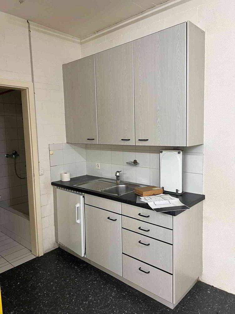 4 rooms Office & Commercial for rent in Kirchdorf AG - image 1/11