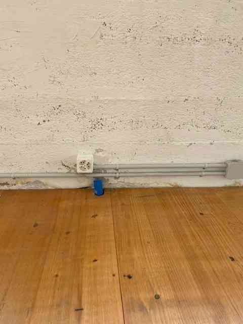1 Zimmer Büro zu vermieten in Düdingen - Bild 1/6