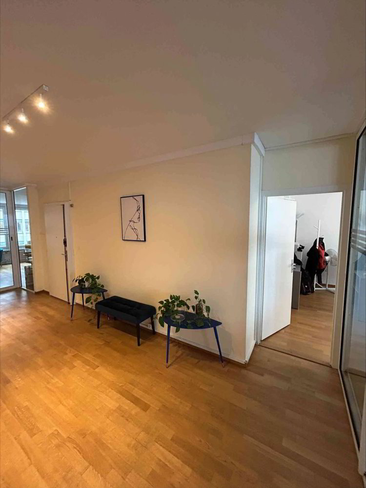 3 rooms Office & Commercial for rent in Genève - image 1/2