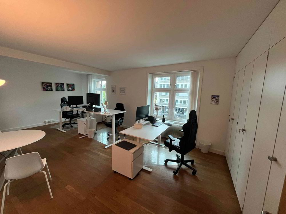 "Helles und modernes Büro an Toplage - Fussnähe Barfüsserplatz! - Möbe - Ansicht 3