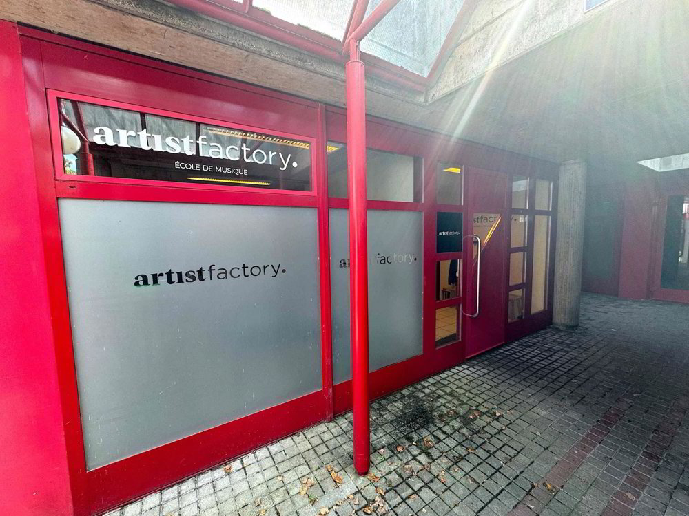 À remettre : locaux commerciaux / bureaux / atelier / surface - Mehr