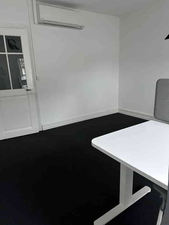 1 rooms Office & Commercial for rent in Zürich - image 1/2