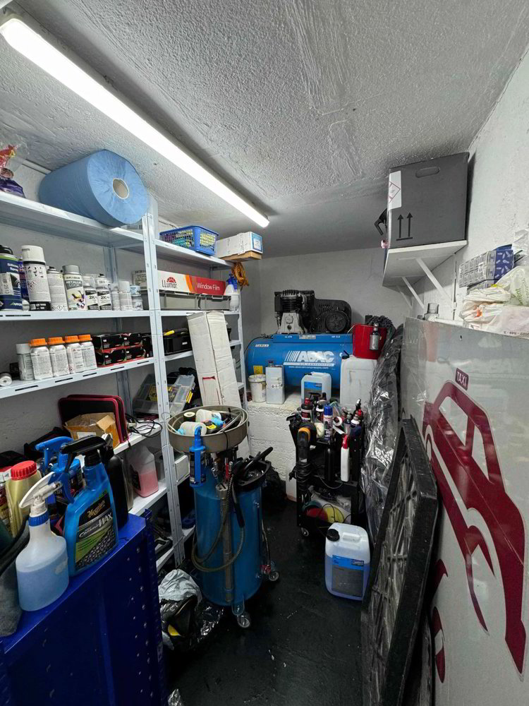 1.5 rooms Office & Commercial for rent in Zürich - image 1/9