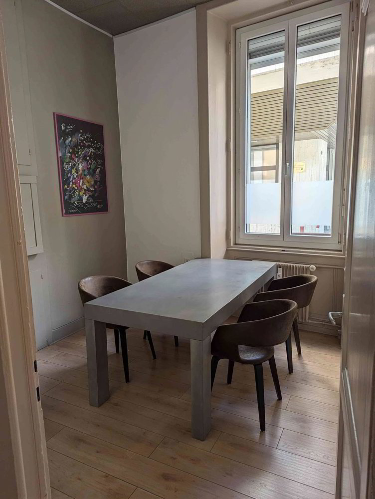 Bureaux de 70 m² proche de la gare -PRATIQUE ET BIEN SITUÉ- - Mehr