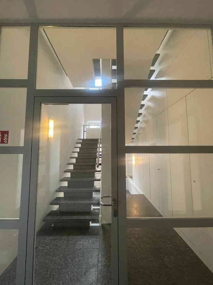 8 rooms Office & Commercial for rent in Zürich - image 1/11