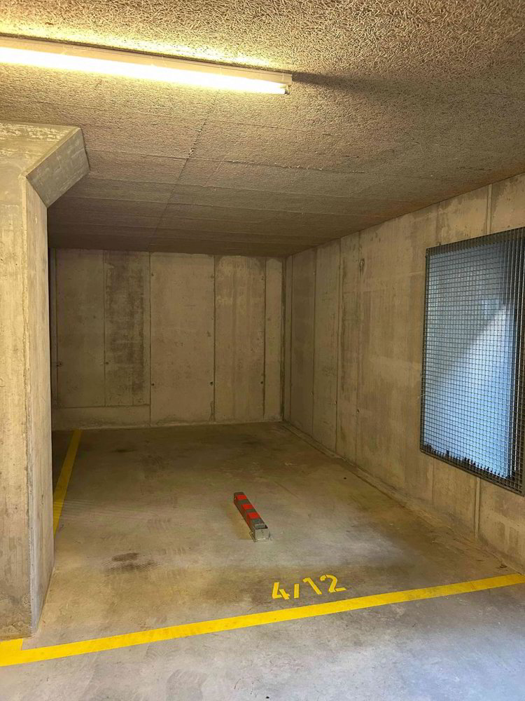 null rooms Car park, garage for rent in Conthey - image 1/1