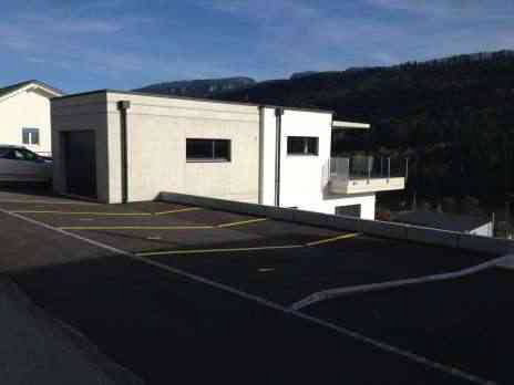null rooms Car park, garage for rent in St-Imier - image 1/1