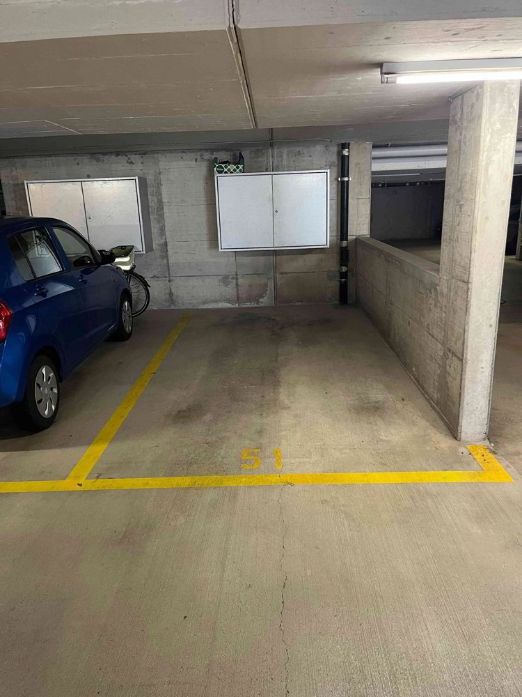 null rooms Car park, garage for rent in Baar - image 1/1