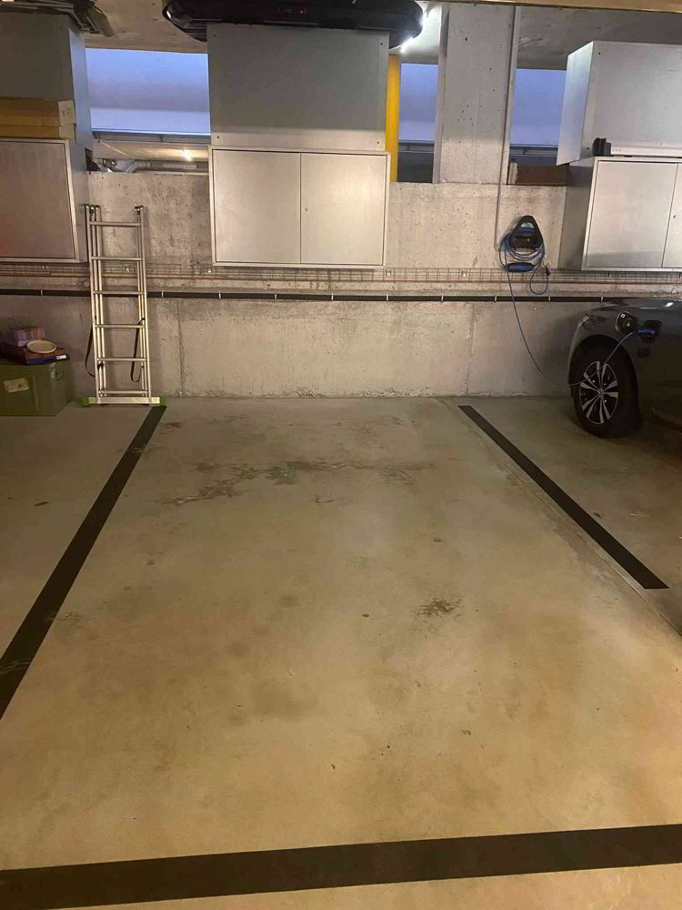 null rooms Car park, garage for rent in Horgen - image 1/2