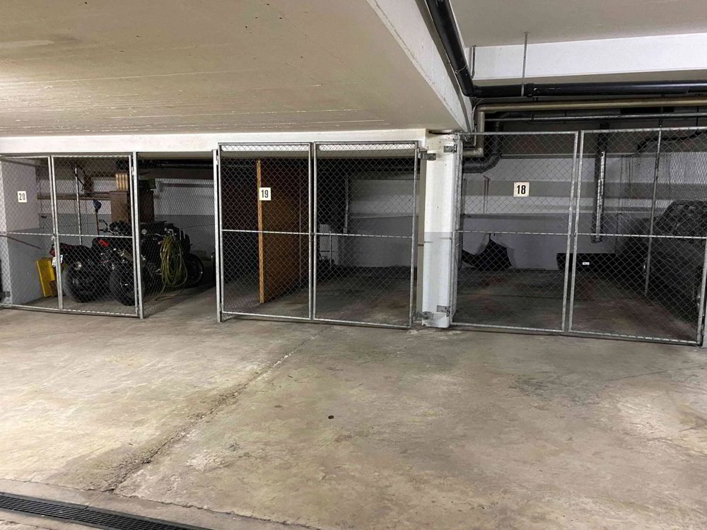 null rooms Car park, garage for rent in Rorschach - image 1/4
