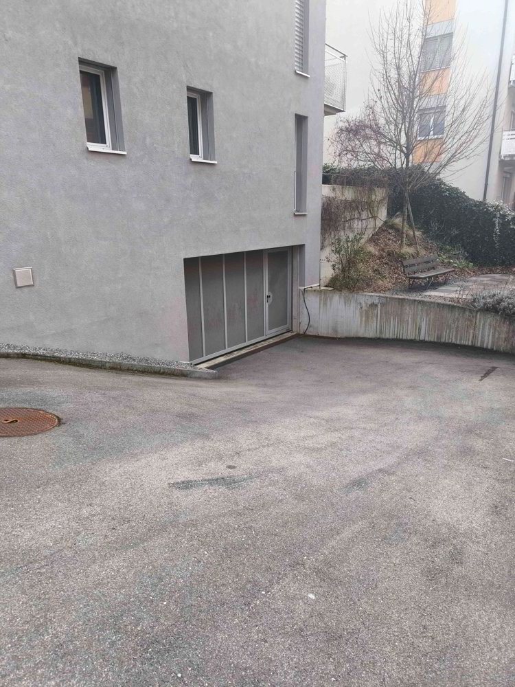 null rooms Car park, garage for rent in Lausanne - image 1/4