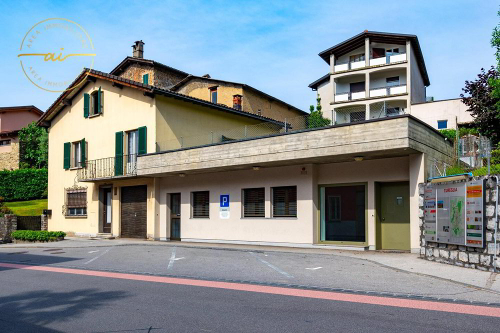 Immeuble d'habitation de 8 pièces en vente à Cureglia - 170 m²