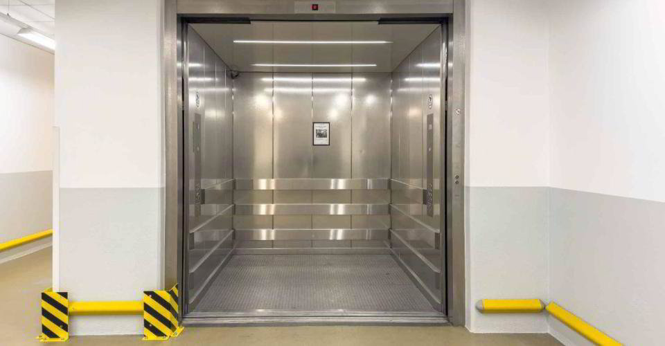 Surface polyvalente de 180 m² – Chemin du Château-Bloch 10 - Mehr